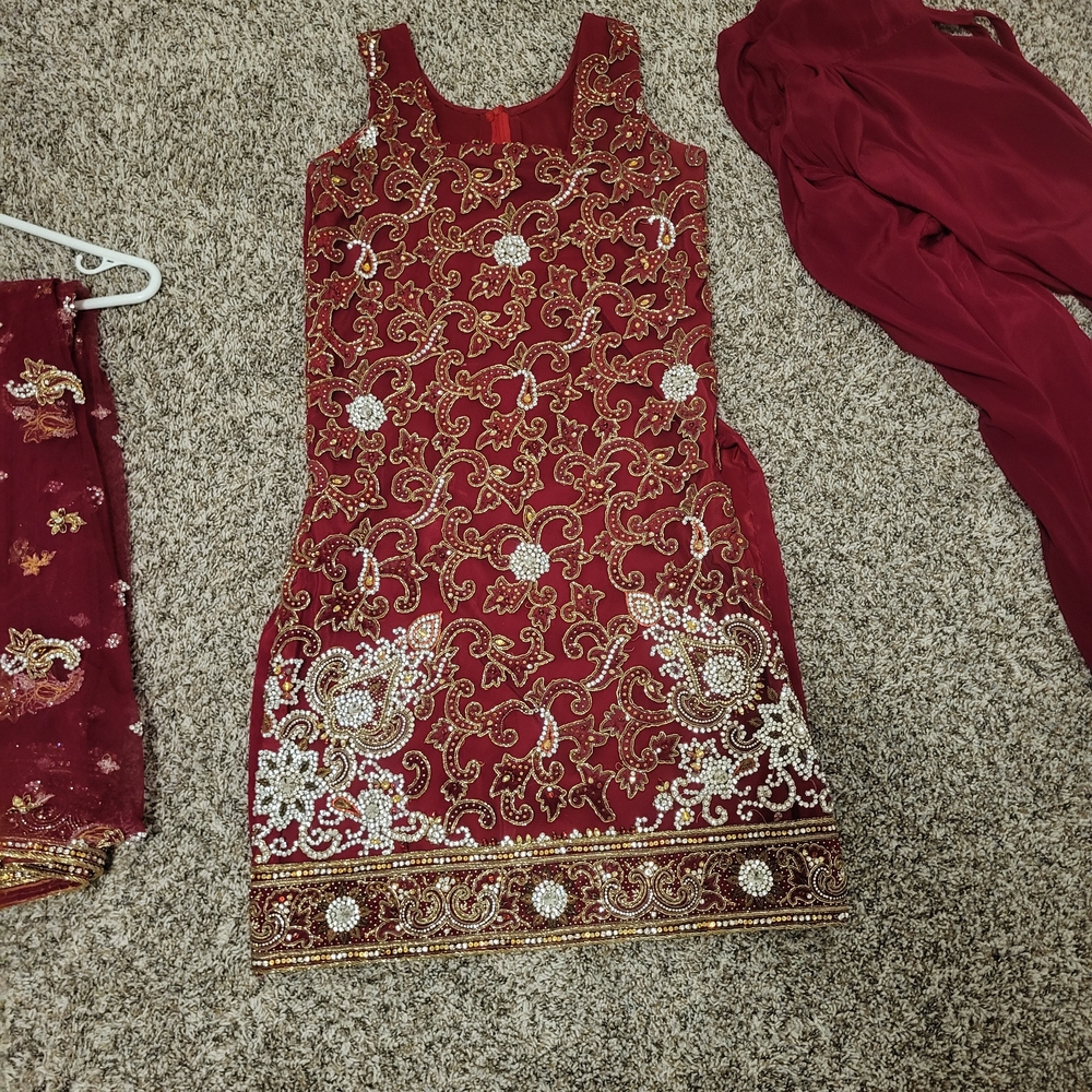 Indian Suit.Elegant Red Embroidered Pajami Suit